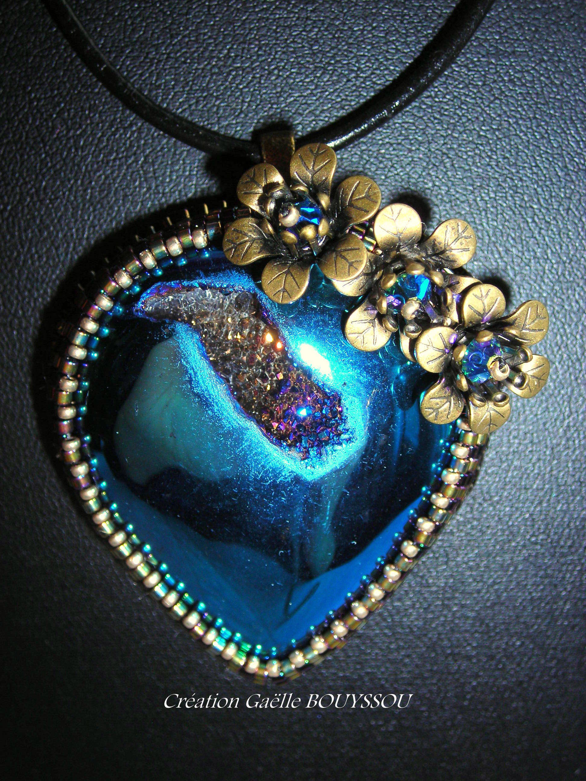 Collier agate fleurie en agate drusy bleue par Gaëlle Bouyssou bijoux