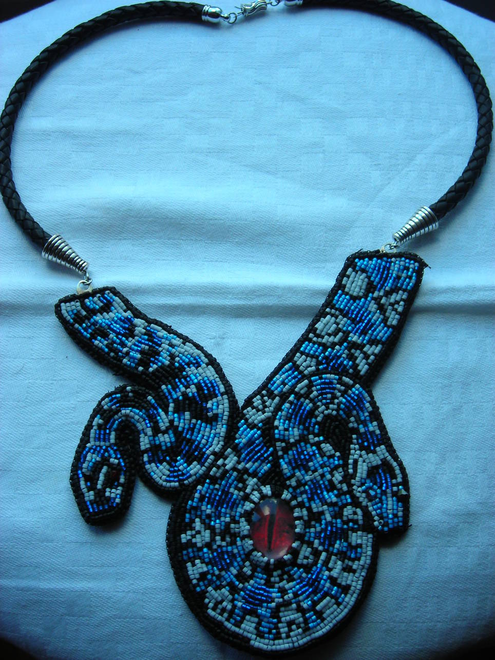 Collier Python bleu et blanc