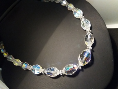 collier en cristal et verre réparé par Gaëlle BOUYSSOU